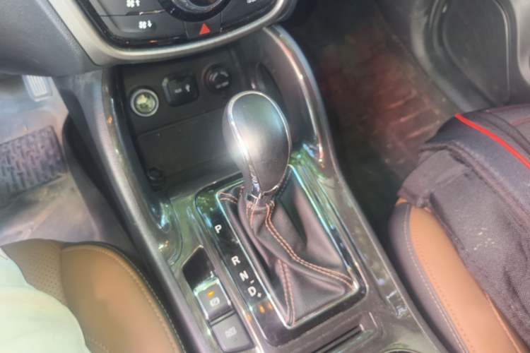 Used CHANGAN CS75 2017 Shangkui Edition 1.5T Automatic Fengyue Model Gear Lever
