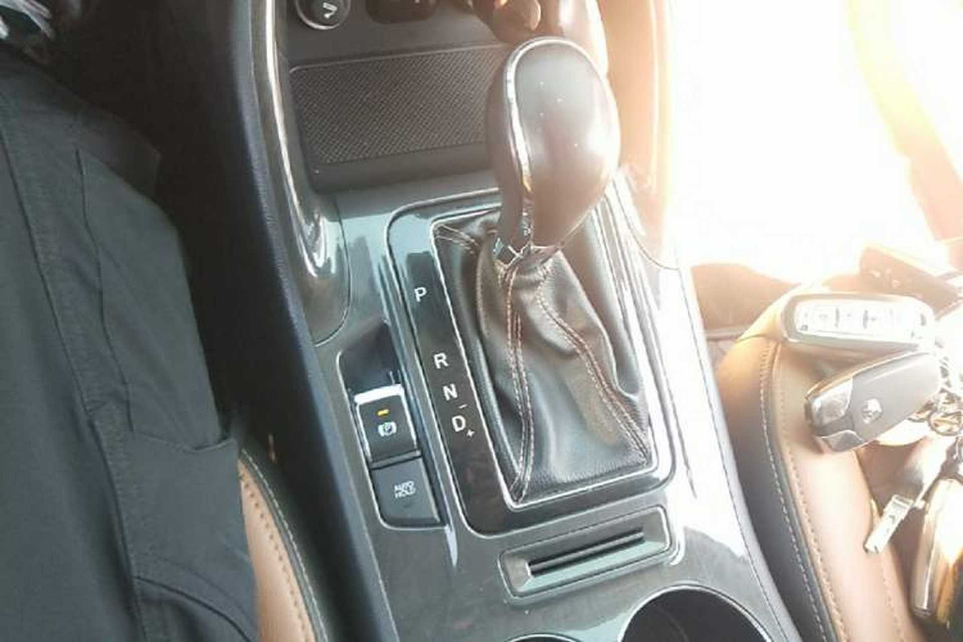 Used CHANGAN CS75 2017 Shangkui Edition 1.5T Automatic Fengyue Model Gear Lever