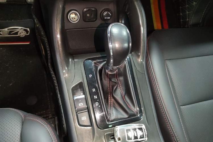Used CHANGAN CS75 2017 Shangkui Edition 1.5T Automatic Fengxiang Model Gear Lever