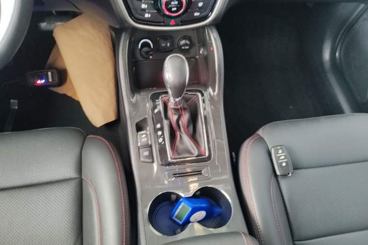 Used CHANGAN CS75 2017 Shangkui Edition 1.5T Automatic Fengxiang Model Gear Lever