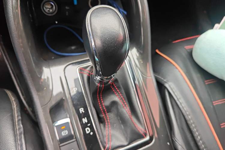 Used CHANGAN CS75 2017 Shangkui Edition 1.5T Automatic Fengxiang Model Gear Lever