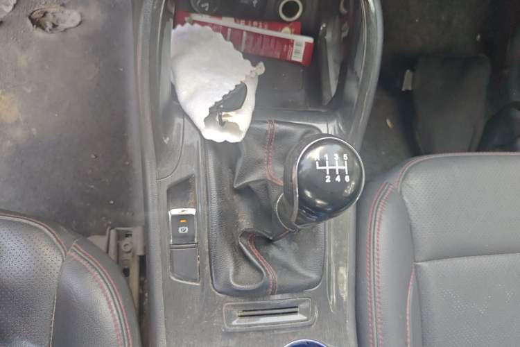 Used CHANGAN CS75 2017 Shangkui Edition 1.5T Manual Fengxiang Model Gear Lever