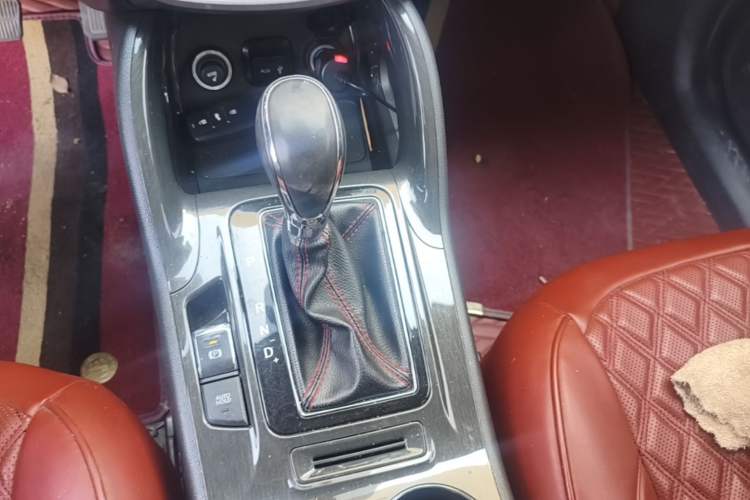 Used CHANGAN CS75 2017 Shangkui Edition 1.5T Automatic Fengxiang Model Gear Lever