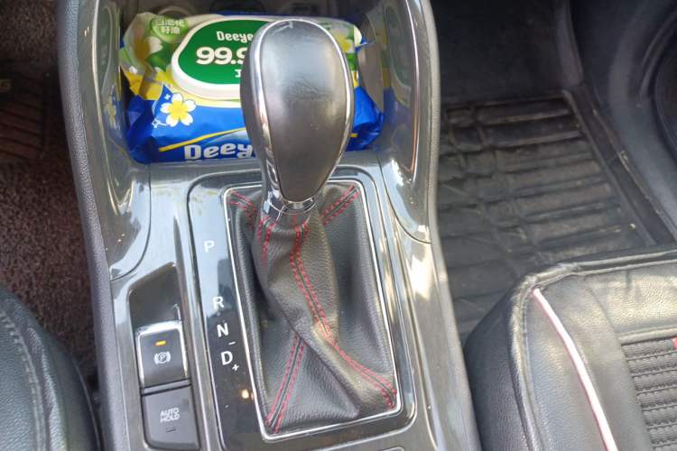Used CHANGAN CS75 2017 Shangkui Edition 1.5T Automatic Fengxiang Model Gear Lever