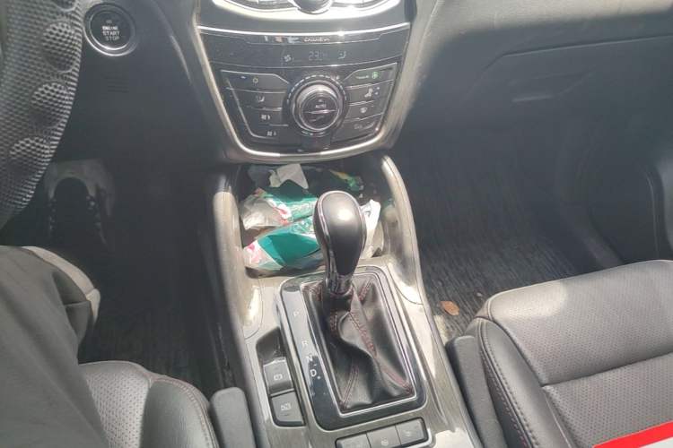 Used CHANGAN CS75 2017 Shangkui Edition 1.5T Automatic Sharp Model Gear Lever
