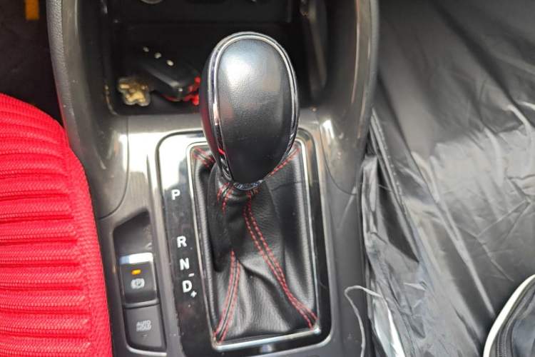 Used CHANGAN CS75 2017 Shangkui Edition 1.5T Automatic Fengxiang Model Gear Lever