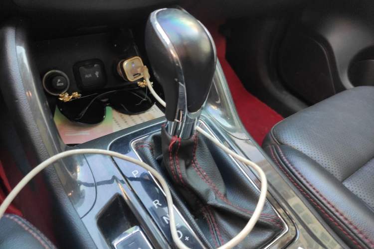 Used CHANGAN CS75 2017 Shangkui Edition 1.5T Automatic Fengxiang Model Gear Lever