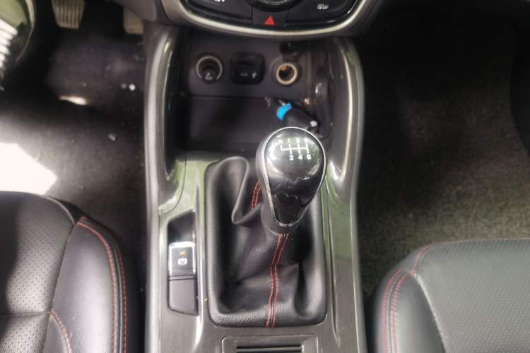 Used CHANGAN CS75 2017 Shangkui Edition 1.5T Manual Fengxiang Model Gear Lever