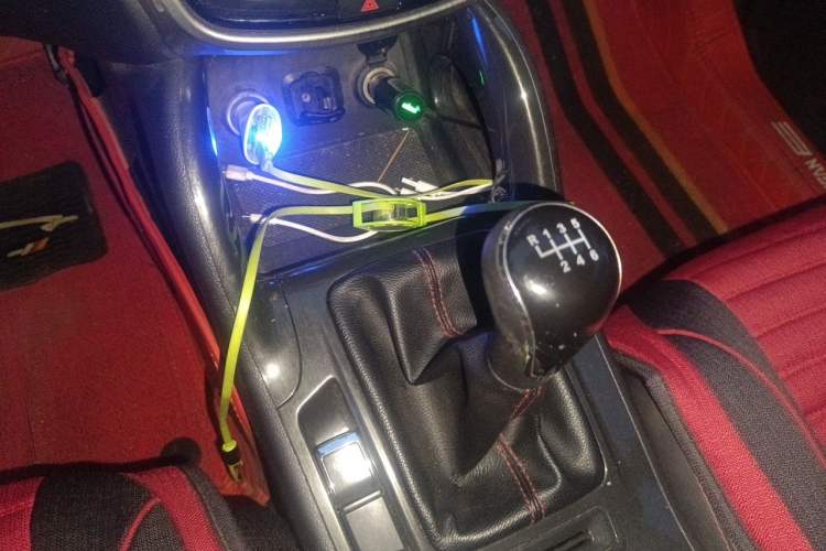 Used CHANGAN CS75 2017 Shangku Edition 1.5T Manual ZhiXiang Model Gear Lever