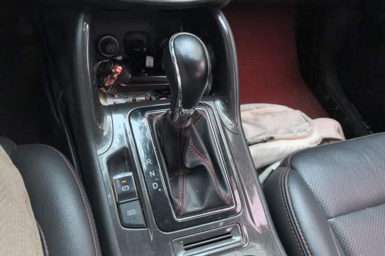 Used CHANGAN CS75 2017 Shangkui Edition 1.5T Automatic Fengxiang Model Gear Lever