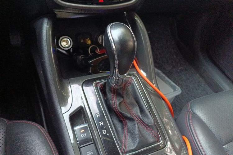 Used CHANGAN CS75 2017 Shangkui Edition 1.5T Automatic Fengyue Model Gear Lever