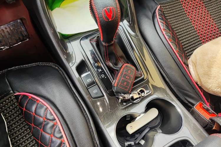 Used CHANGAN CS75 2017 Shangkui Edition 1.5T Automatic Fengxiang Model Gear Lever