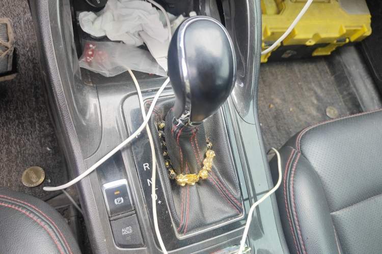 Used CHANGAN CS75 2017 Shangkui Edition 1.5T Automatic Fengyue Model Gear Lever