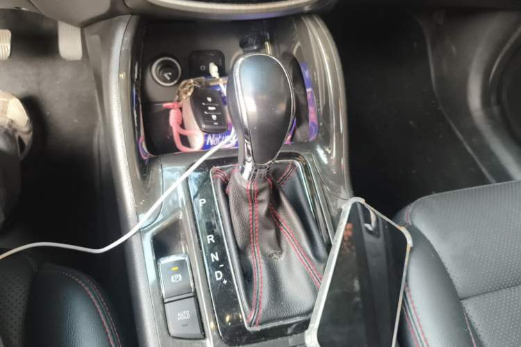 Used CHANGAN CS75 2017 Shangkui Edition 1.5T Automatic Fengxiang Model Gear Lever