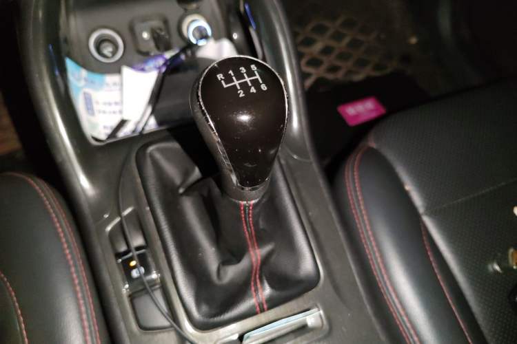 Used CHANGAN CS75 2017 Shangku Edition 1.5T Manual ZhiXiang Model Gear Lever