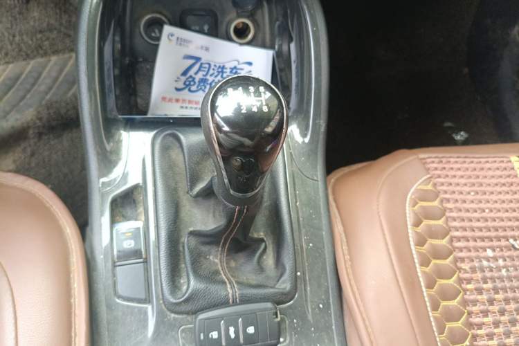 Used CHANGAN CS75 2017 Shangkui Edition 1.5T Manual Fengxiang Model Gear Lever