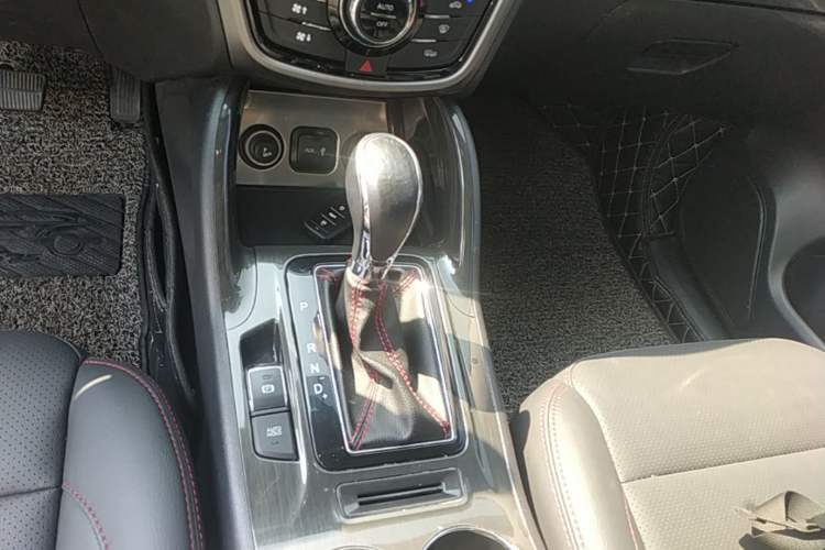 Used CHANGAN CS75 2017 Shangkui Edition 1.5T Automatic Fengxiang Model Gear Lever