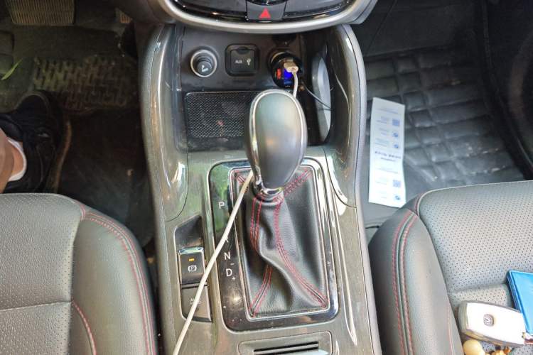 Used CHANGAN CS75 2017 Shangkui Edition 1.5T Automatic Fengyue Model Gear Lever
