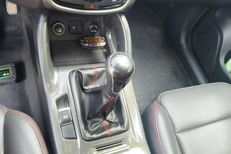 Used CHANGAN CS75 2017 Shangkui Edition 1.5T Manual Fengxiang Model Gear Lever