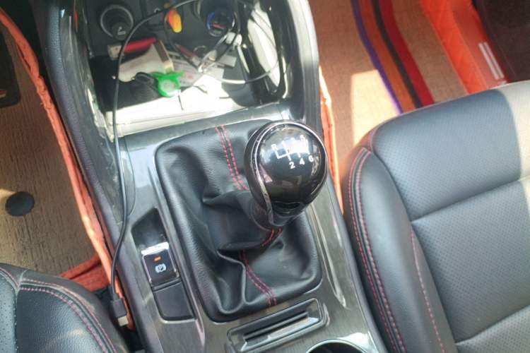 Used CHANGAN CS75 2017 Shangku Edition 1.5T Manual ZhiXiang Model Gear Lever