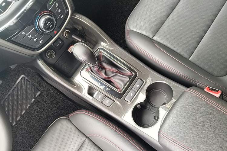 Used CHANGAN CS75 2017 Shangkui Edition 1.5T Automatic Sharp Model Gear Lever
