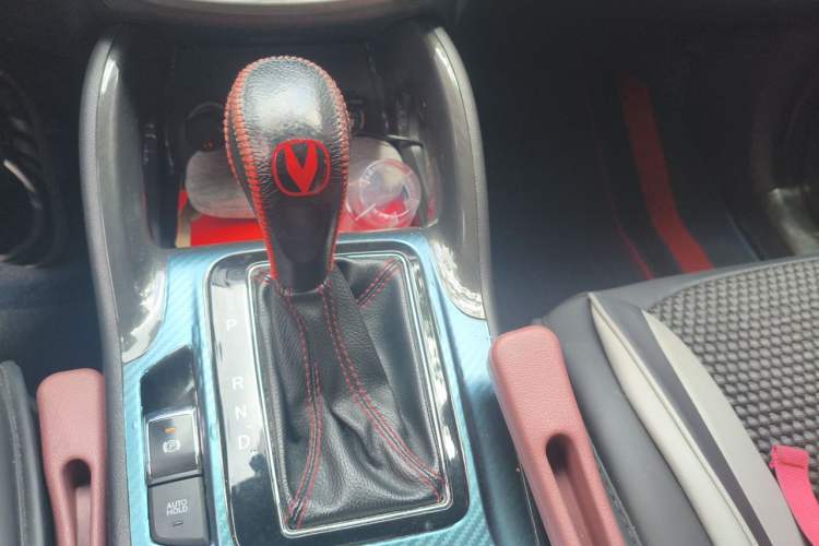 Used CHANGAN CS75 2017 Shangkui Edition 1.5T Automatic Fengxiang Model Gear Lever