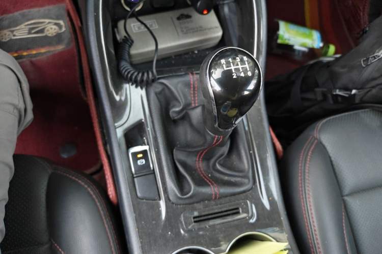 Used CHANGAN CS75 2017 Shangkui Edition 1.5T Manual Fengxiang Model Gear Lever