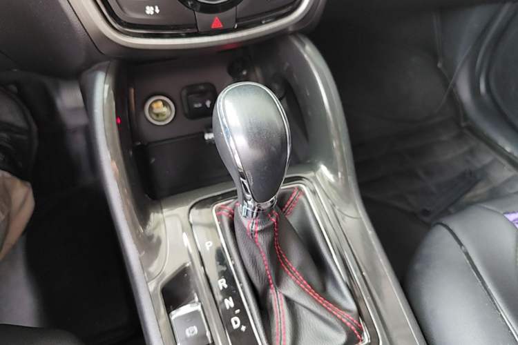 Used CHANGAN CS75 2017 Shangkui Edition 1.5T Automatic Fengyue Model Gear Lever