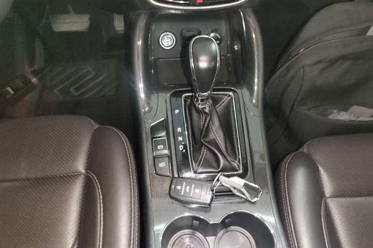 Used CHANGAN CS75 2017 Shangkui Edition 1.5T Automatic Fengxiang Model Gear Lever