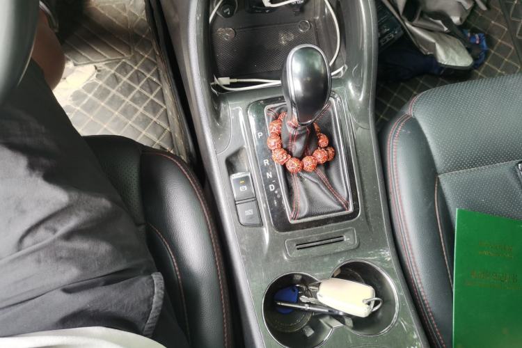 Used CHANGAN CS75 2017 Shangkui Edition 1.5T Automatic Fengxiang Model Gear Lever