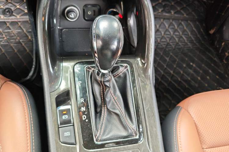 Used CHANGAN CS75 2017 Shangkui Edition 1.5T Automatic Fengxiang Model Gear Lever