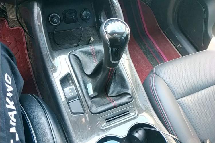 Used CHANGAN CS75 2017 Shangku Edition 1.5T Manual ZhiXiang Model Gear Lever