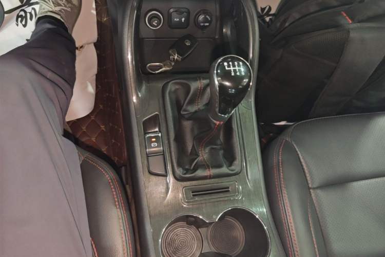 Used CHANGAN CS75 2017 Shangkui Edition 1.5T Manual Fengxiang Model Gear Lever