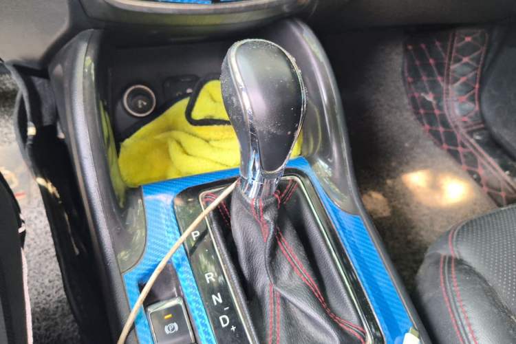 Used CHANGAN CS75 2017 Shangkui Edition 1.5T Automatic Fengxiang Model Gear Lever