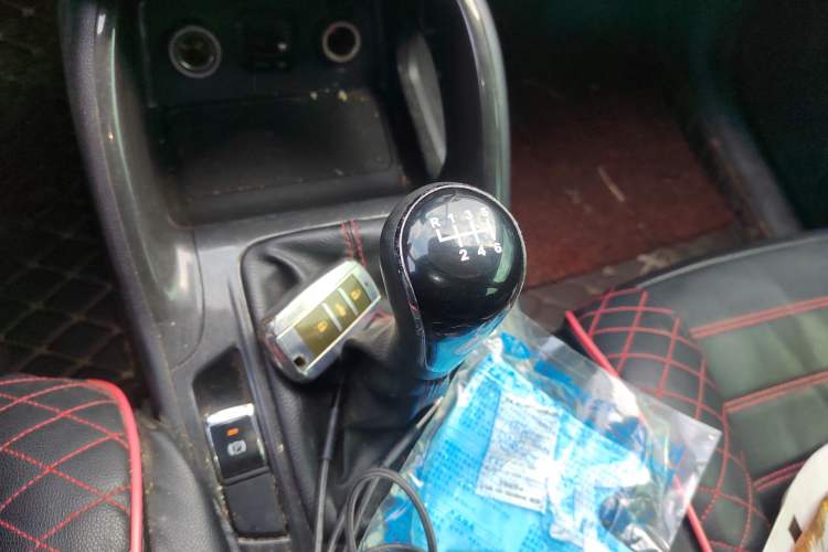 Used CHANGAN CS75 2017 Shangkui Edition 1.5T Manual Fengxiang Model Gear Lever