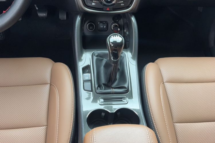 Used CHANGAN CS75 2017 Shangkui Edition 1.5T Manual Fengxiang Model Gear Lever