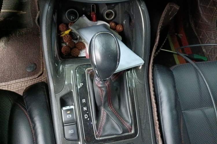 Used CHANGAN CS75 2017 Shangkui Edition 1.5T Automatic Sharp Model Gear Lever