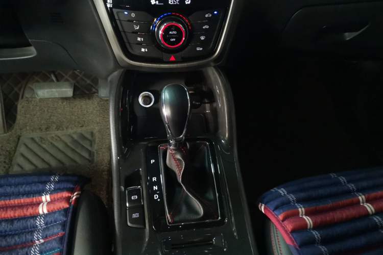Used CHANGAN CS75 2017 Shangkui Edition 1.5T Automatic Fengxiang Model Gear Lever