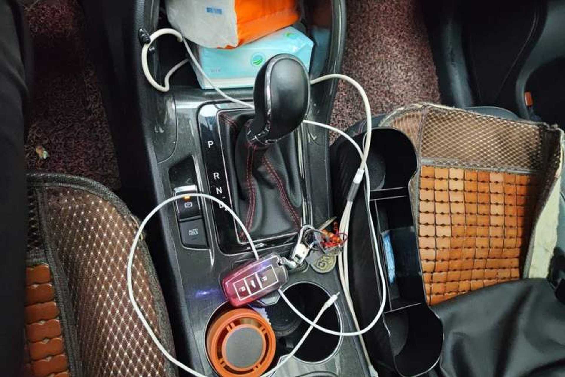 Used CHANGAN CS75 2017 Shangkui Edition 1.5T Automatic Fengxiang Model Gear Lever