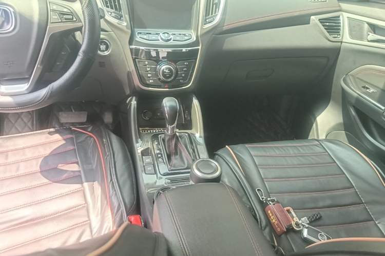 Used CHANGAN CS75 2017 Shangkui Edition 1.5T Automatic Fengxiang Model Gear Lever