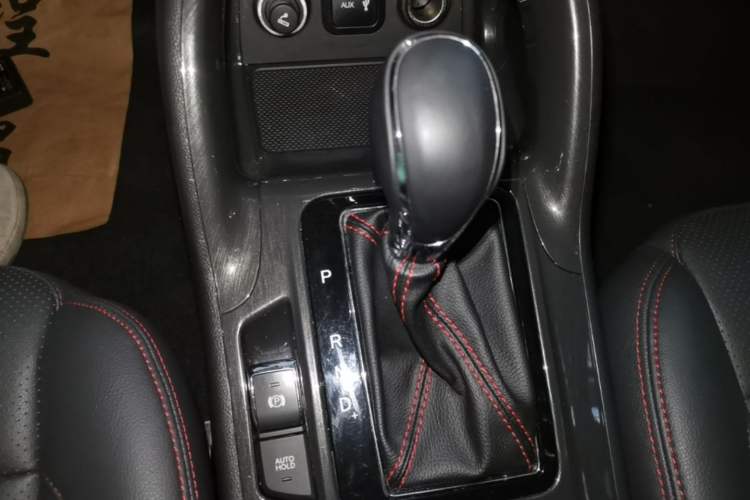 Used CHANGAN CS75 2017 Shangkui Edition 1.5T Automatic Fengxiang Model Gear Lever