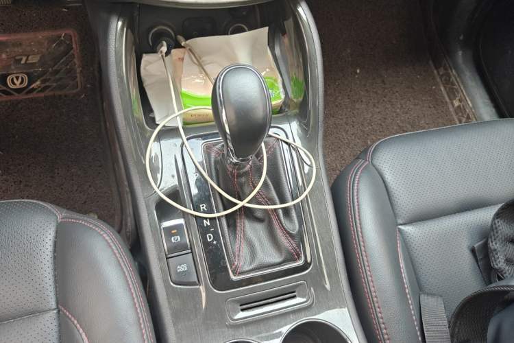 Used CHANGAN CS75 2017 Shangkui Edition 1.5T Automatic Fengxiang Model Gear Lever