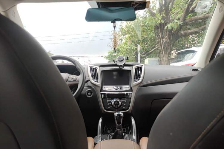 Used CHANGAN CS75 2017 Shangkui Edition 1.5T Manual Fengxiang Model Headliner