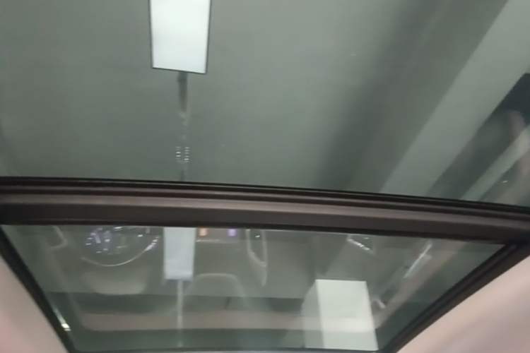 Used CHANGAN CS75 2017 Shangkui Edition 1.5T Automatic Fengxiang Model Headliner