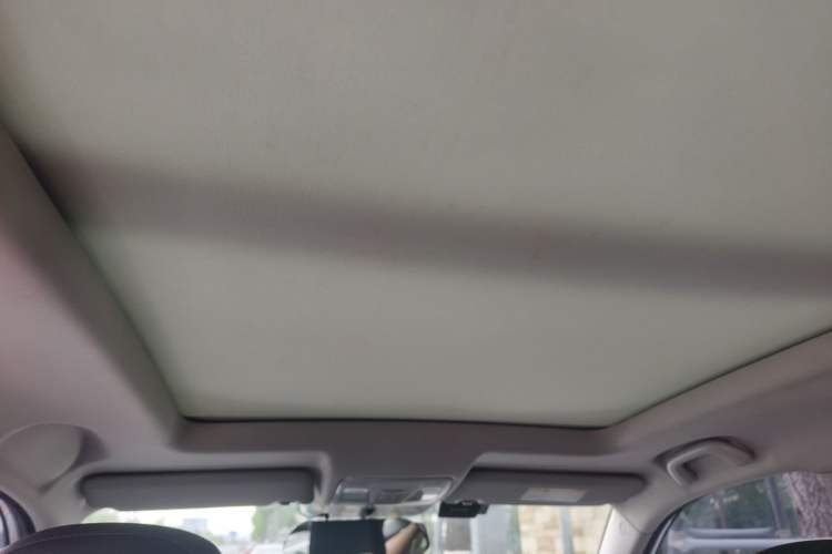 Used CHANGAN CS75 2017 Shangkui Edition 1.5T Automatic Fengxiang Model Headliner
