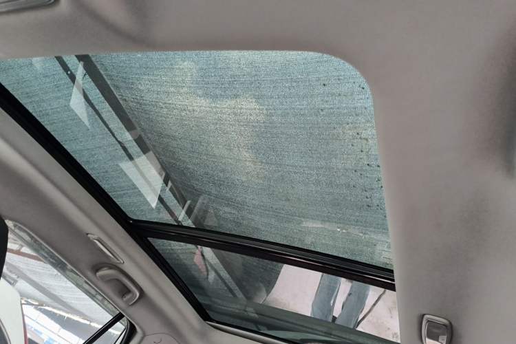 Used CHANGAN CS75 2017 Shangkui Edition 1.5T Automatic Fengxiang Model Headliner
