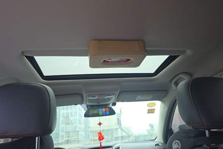 Used CHANGAN CS75 2017 Shangkui Edition 1.5T Manual Fengxiang Model Headliner