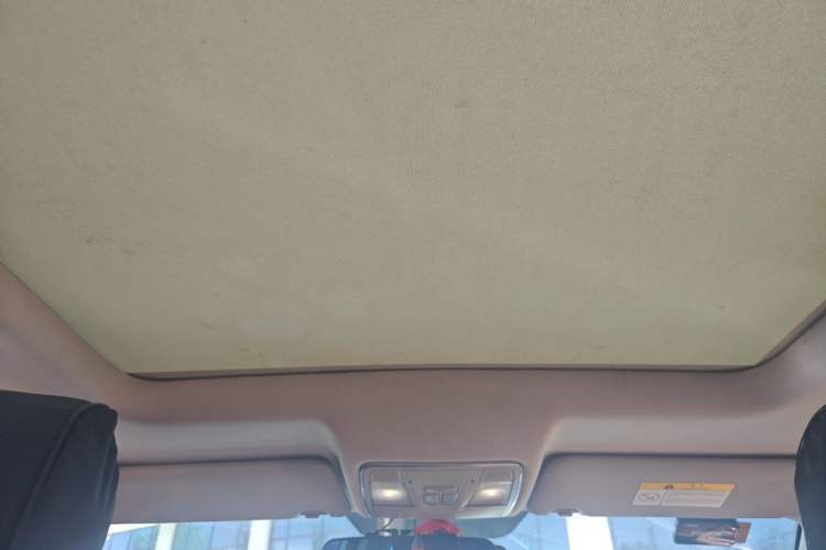 Used CHANGAN CS75 2017 Shangkui Edition 1.5T Automatic Fengxiang Model Headliner