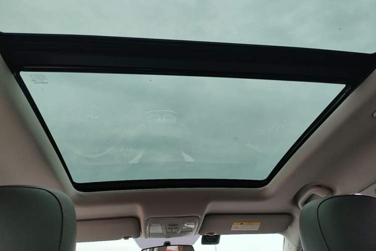 Used CHANGAN CS75 2017 Shangkui Edition 1.5T Automatic Fengxiang Model Headliner
