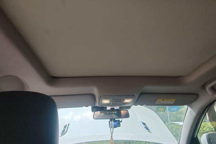 Used CHANGAN CS75 2017 Shangkui Edition 1.5T Automatic Fengxiang Model Headliner